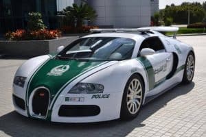 Dubai police chase criminals in a Bugatti Veyron