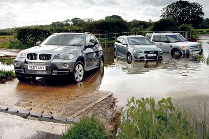 Audi Q7 vs BMW X5 vs Land Rover Discovery