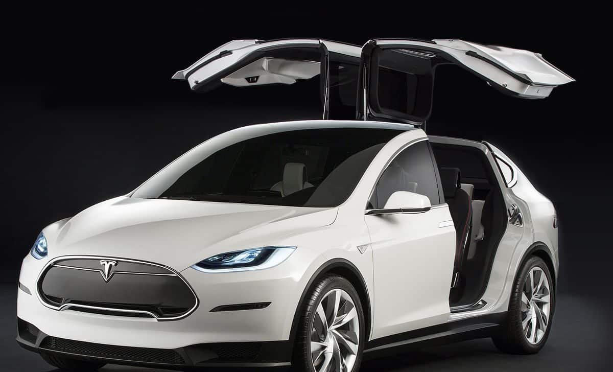 Tesla Model X production ready models to launch early 2015